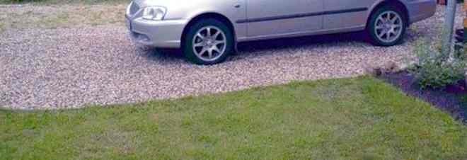 площадка для автомобиля на даче