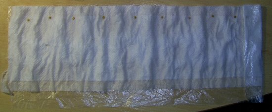 аккуратно бумагу с семенами сворачиваем в рулон